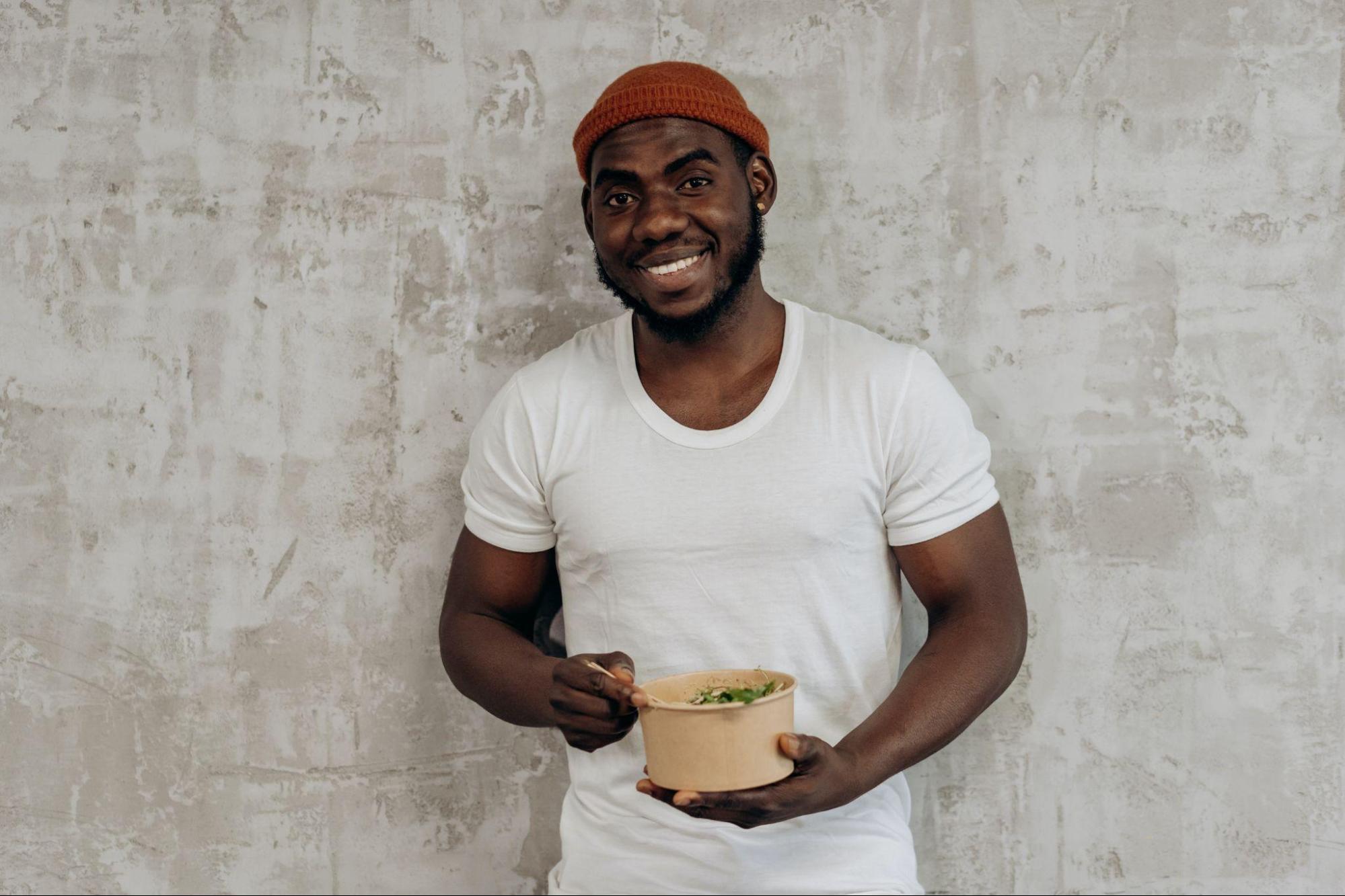 a fit man eating